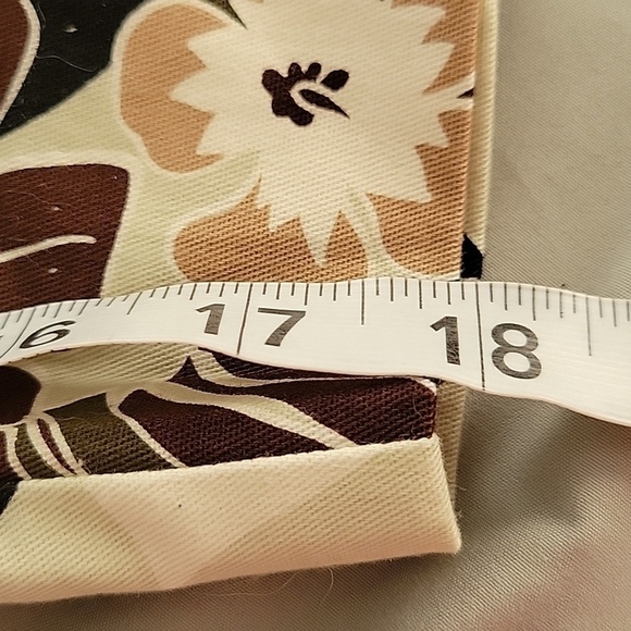 Briggs Women's Floral Cropped Pants - Picture 13 of 13